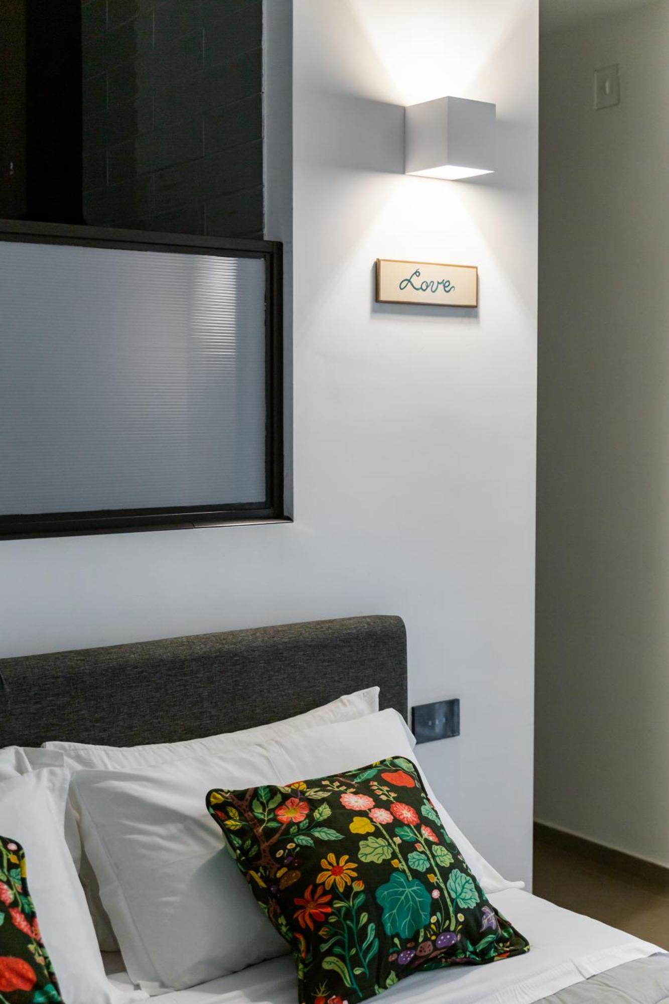 Archihouse Suites Неаполь Экстерьер фото
