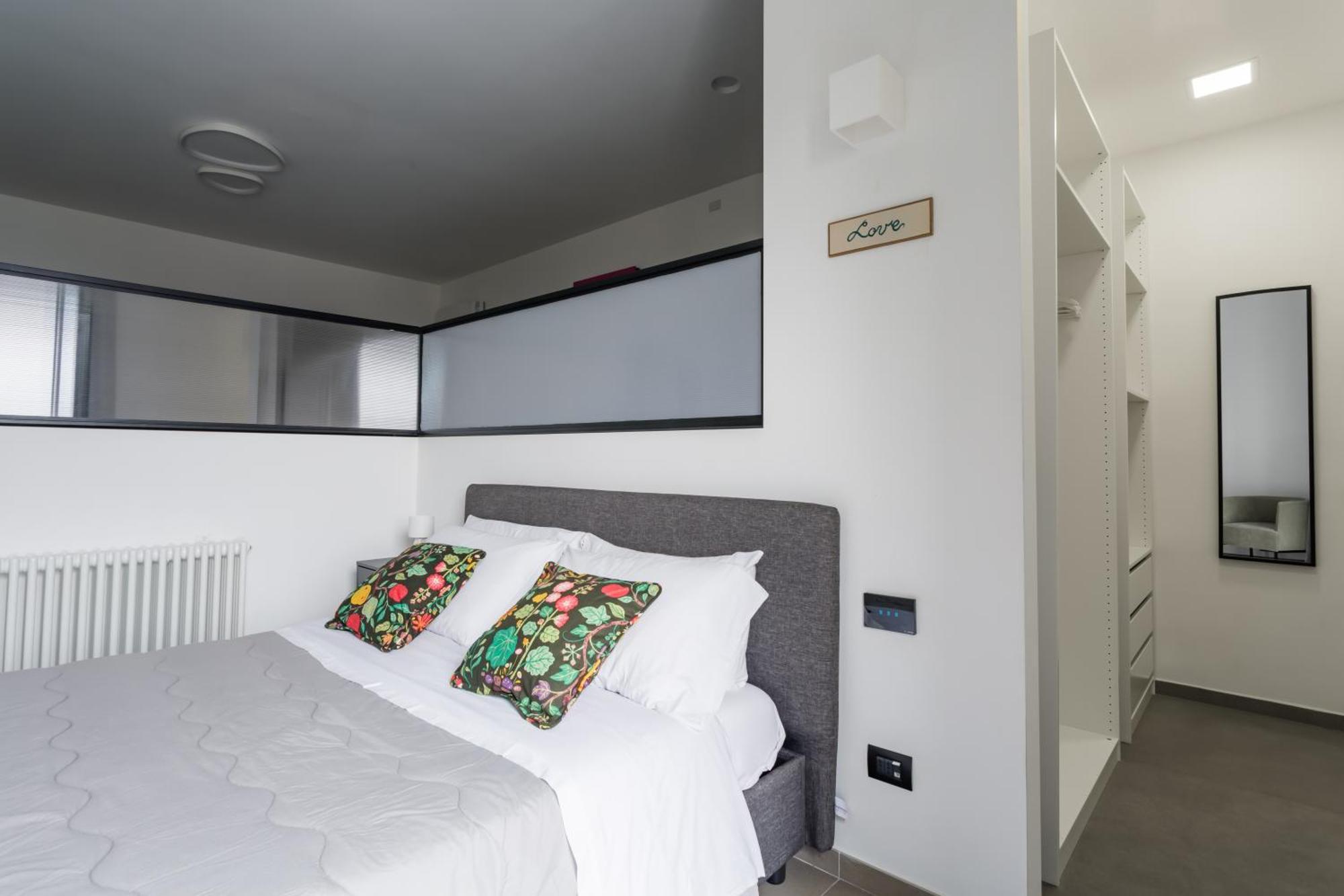 Archihouse Suites Неаполь Экстерьер фото