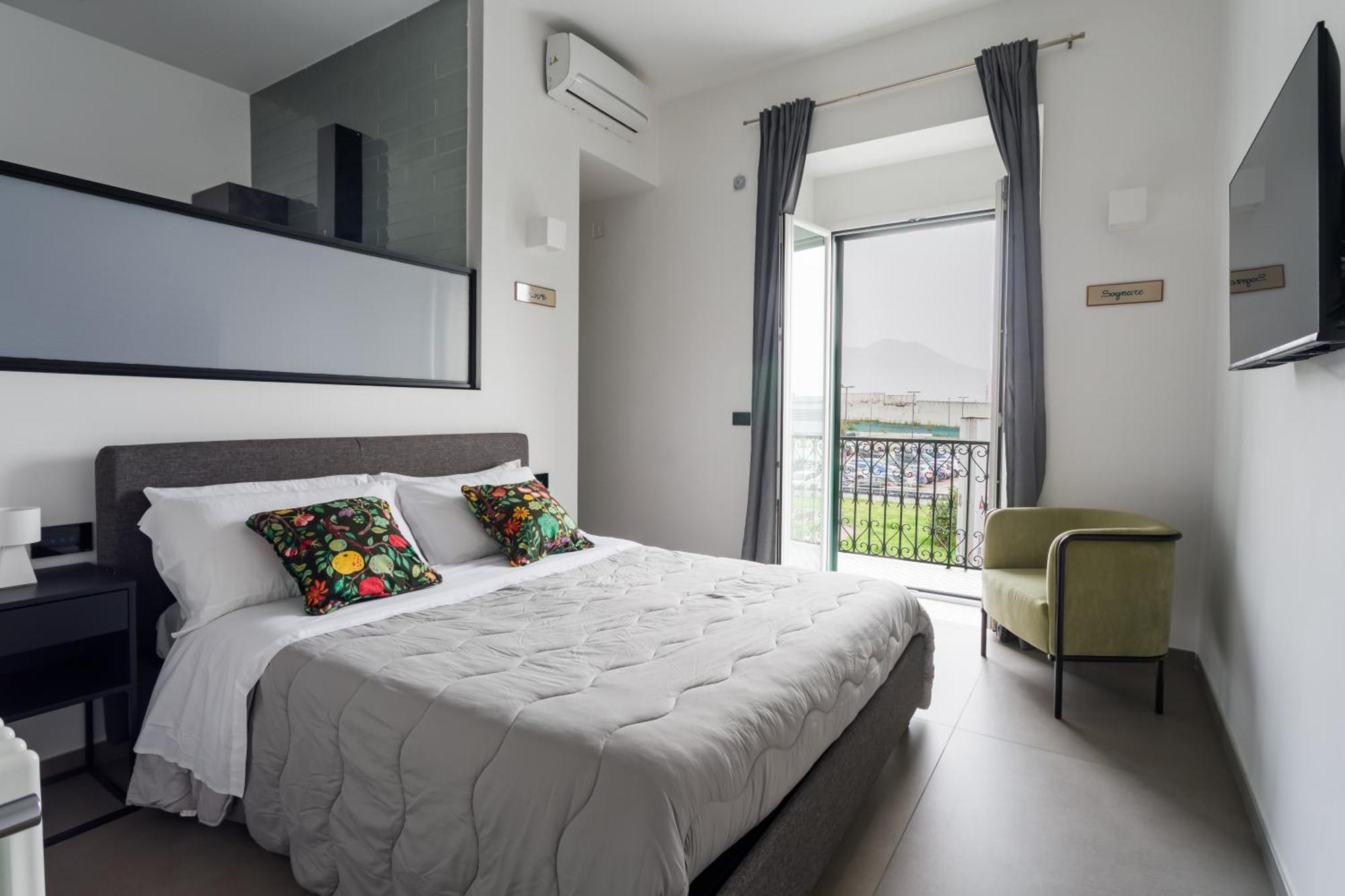 Archihouse Suites Неаполь Экстерьер фото